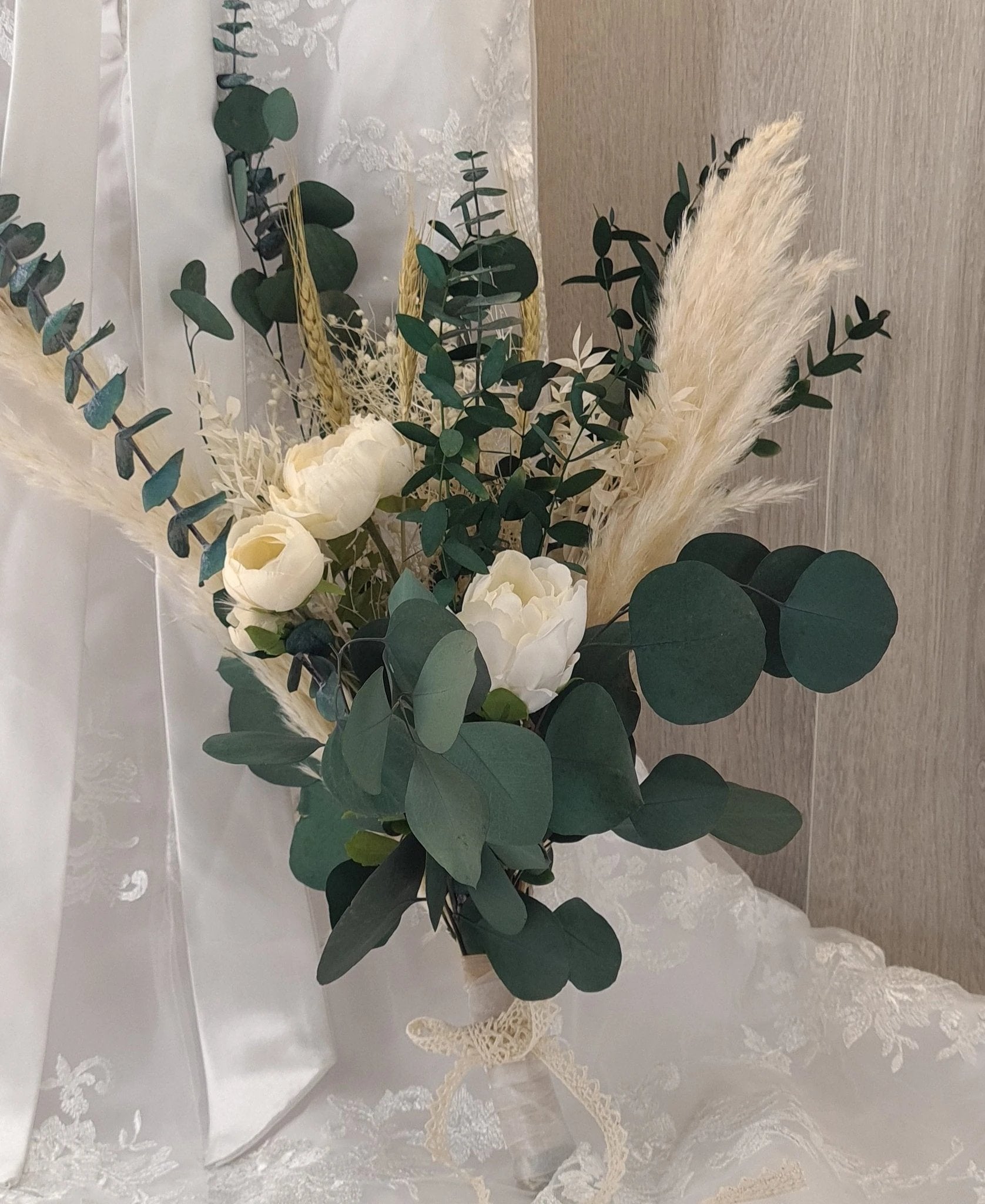 Pampas Design | Dried Eucalyptus and Pampas Grass as Wedding Bouquet | Pampas Design